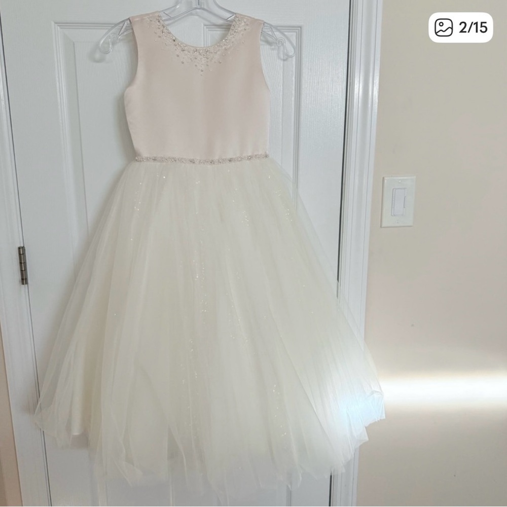 Stunning Joan Calabrese for Mon Cherri Flower Girl Dress in Ivory/Petal size 7 - Picture 2 of 15